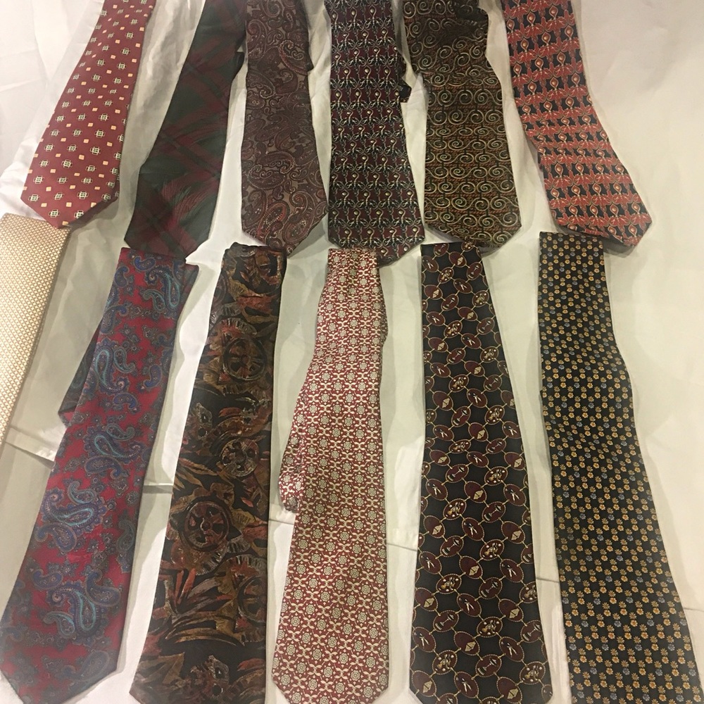 Lot of 12 men’s silk neckties Hilfiger,Beene etc.